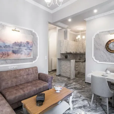 Tsimiski 104 Luxury Suites *